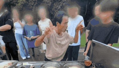 “鸡排哥”将去南京炸鸡排,网友:全国巡炸开始了?