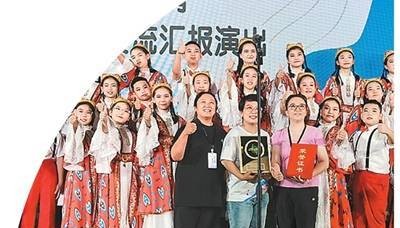 天山南北 文启新篇(砥砺奋进七十载 天山南北谱华章)