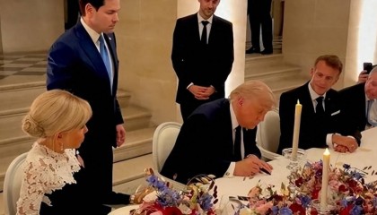 美国专家心态崩了：特朗普千不该万不该，不应该在凡尔赛宫签字