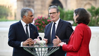 英首相撇清:没想讨好中国,要怪就怪前任