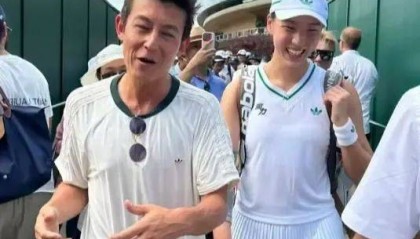 44岁陈冠希晒与王欣瑜同框照:是一场完美的比赛