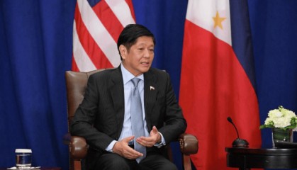 黄岩岛事件升级!菲律宾海警船冲撞中国海警,百米逼近挑衅,南海上演不寻常一幕!