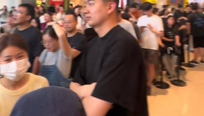 杭州一泡泡玛特新店开业2小时就关闭,商场:顾客蜂拥而至十分疯狂,不知哪些是黄牛