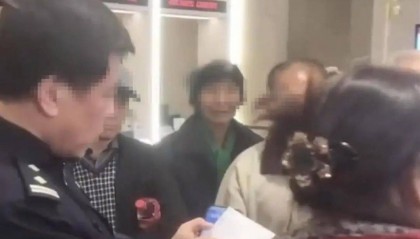 女子存40多万取款时变成0,警方通报:2名女子被抓