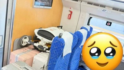乘客称高铁末排座椅空间被行李占满,无法调节,12306回应