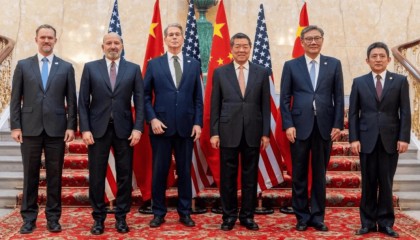 美代表连夜回国邀功!中方稀土防线未破,特朗普叹中国难缠