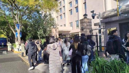 直击国家医保谈判首日“众生相”:162种药品上场参与竞价,谁能笑着走出来