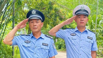 白沙一警察父亲退休时,给了儿子这本“秘籍”……