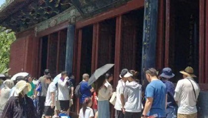 实探印乐任20年方丈的白马寺：基本无商业元素，每天免费供应60余桶水，游客在茶舍大排长龙