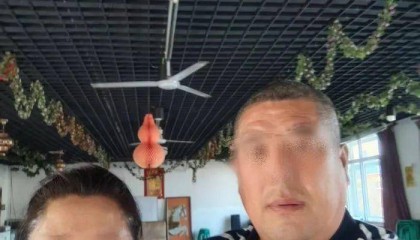 客人酒后闹事打砸,店主护妻反击被判入狱一年多,法院重审判决无罪