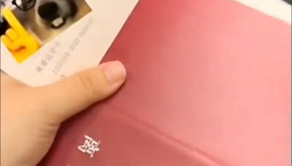 结婚证发成离婚证!网友调侃“第一次见合照的离婚证”,长春一民政局:发错了,已道歉