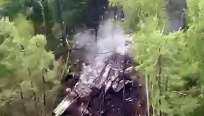 俄客机准备降落时坠毁,49人全遇难,目击者拍到坠毁前飞行画面