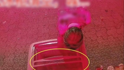 湖州一老太每天凌晨拿光爱心冰柜的冰棍?当地:是拿了几根,店主决定不追究