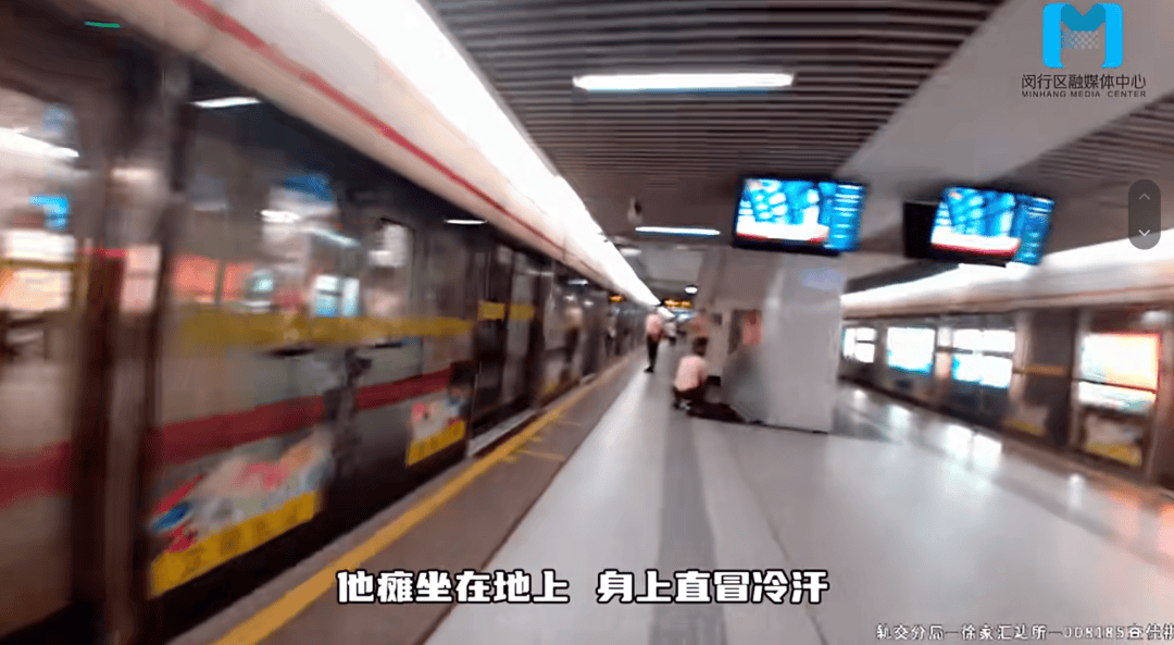事发上海地铁早高峰！15岁校服男孩突然倒地，一群人冲了上来