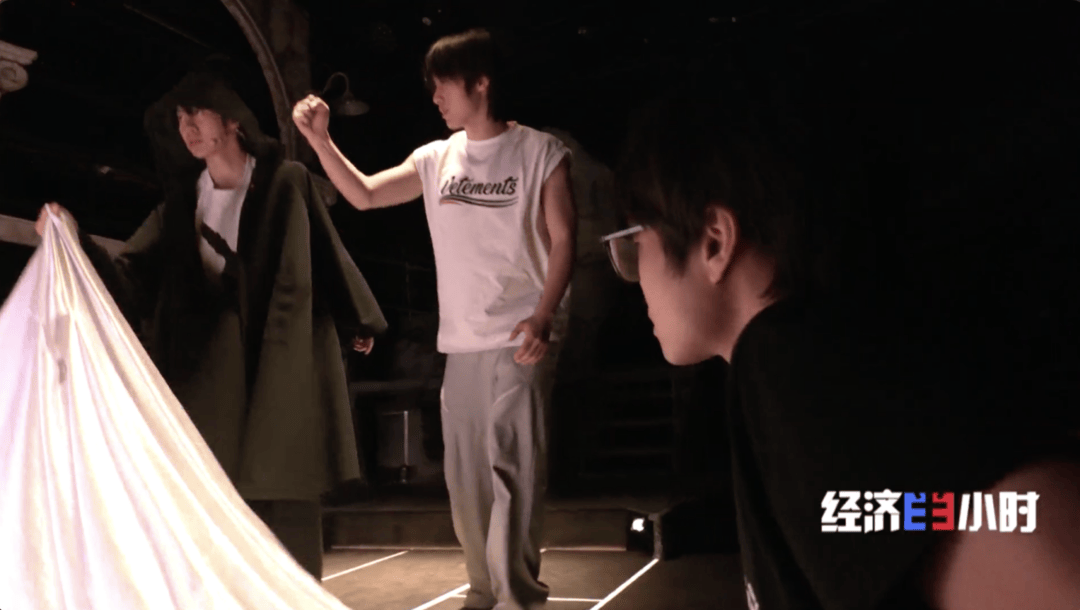 小剧场撬动大市场!“白天逛商圈,晚上进剧场”成年轻人休闲新选择