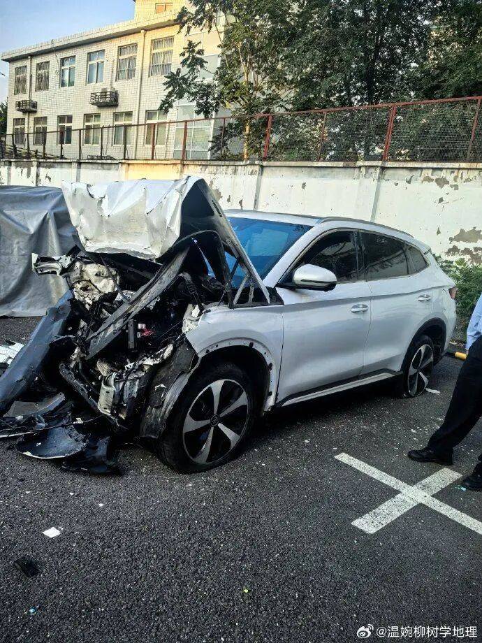 比亚迪车主多处骨折,其妻发声:往后日子不知怎么过!陈震车祸后再度致歉