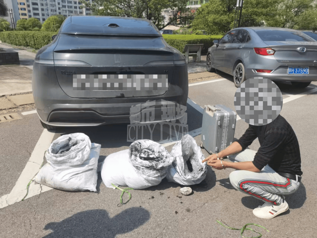 在甘肃白银市一贵金属加工厂盗窃价值800万钯金原料，三名男子在景德镇落网