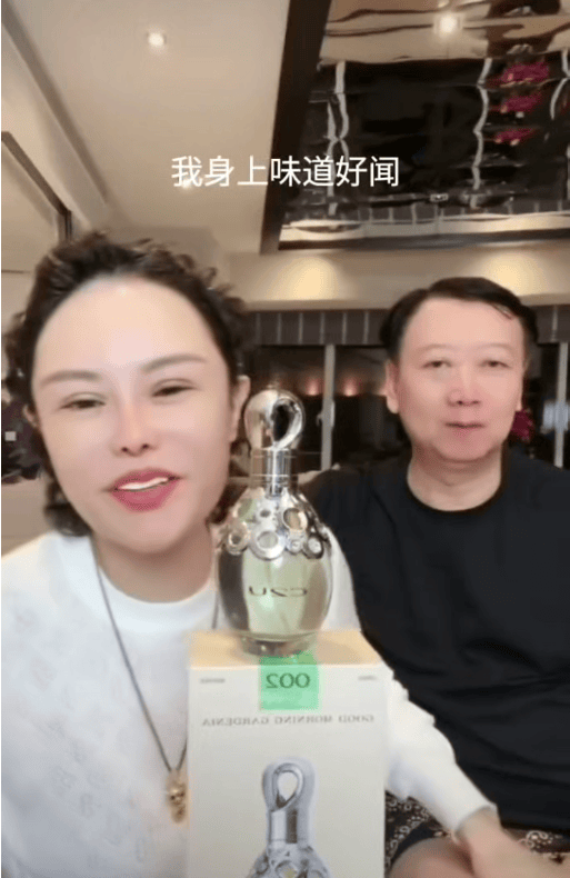 千万粉丝网红小影夫妇被实名举报偷逃税:已被查处,追缴税费及罚款2300万;直播时嚣张回应:此事没有任何影响