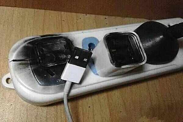 睡觉没拔充电器家被烧,“一两分钟火苗蹿到天花板”,当事人:损失十几万元