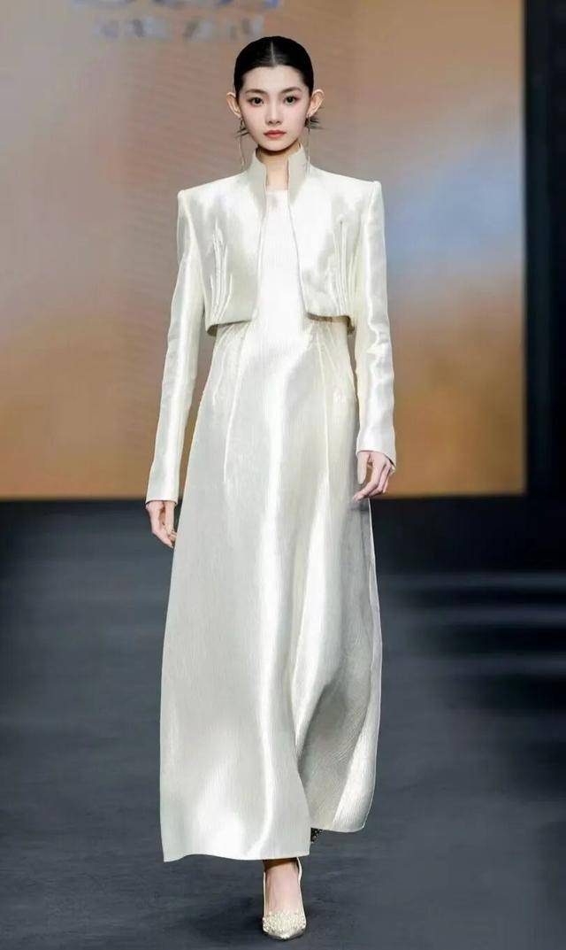 山东日照女孩赵娜获环球小姐中国总冠军