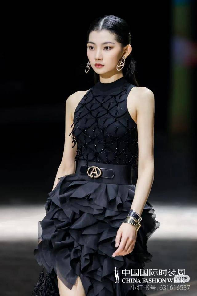 山东日照女孩赵娜获环球小姐中国总冠军