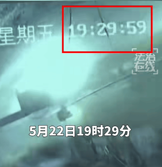 留神峪爆炸瞬间监控公布,井口现冲击波,受伤矿工称“把我们全部扑倒 ”