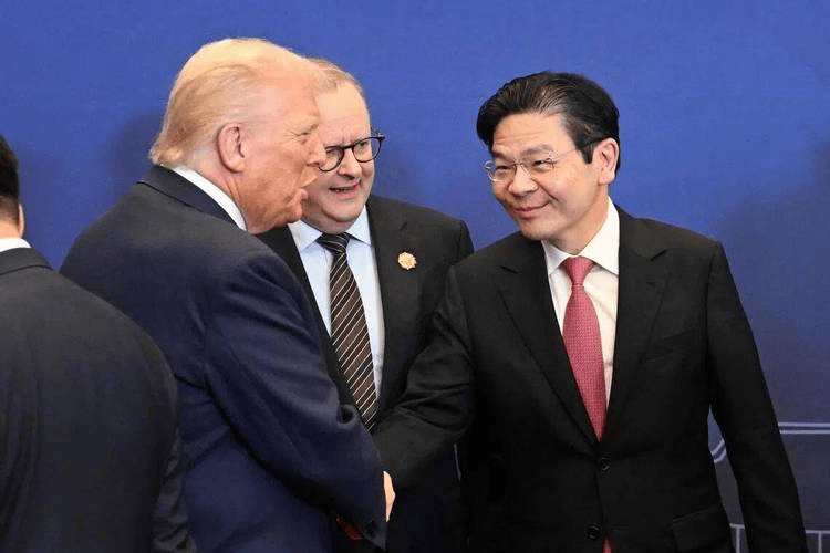九段线不认了,钓鱼岛也叫日本名了,新加坡到底在打什么算盘?
